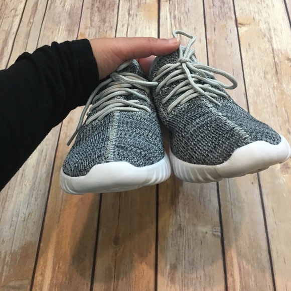 Last 1🚨Right to Relax Gray Sneakers - Picture 3 of 5