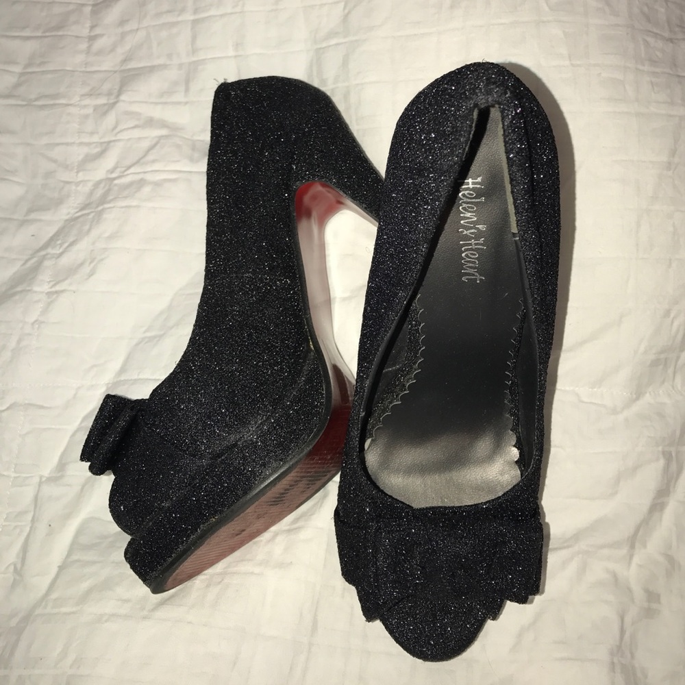 Sparkly black pumps! Red bottoms ❤️