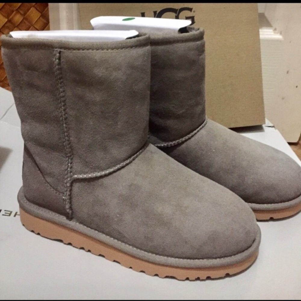 Ugg boots classic size 4 kids