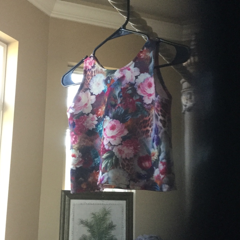 So flattering Top and skirt set!