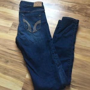 Skinny destroyed dark denim