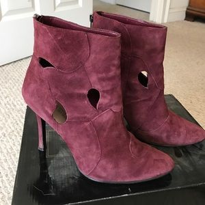 Mauve suede heeled ankle boots