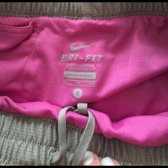 Nike women's mesh running shorts - Picture 2 of 2