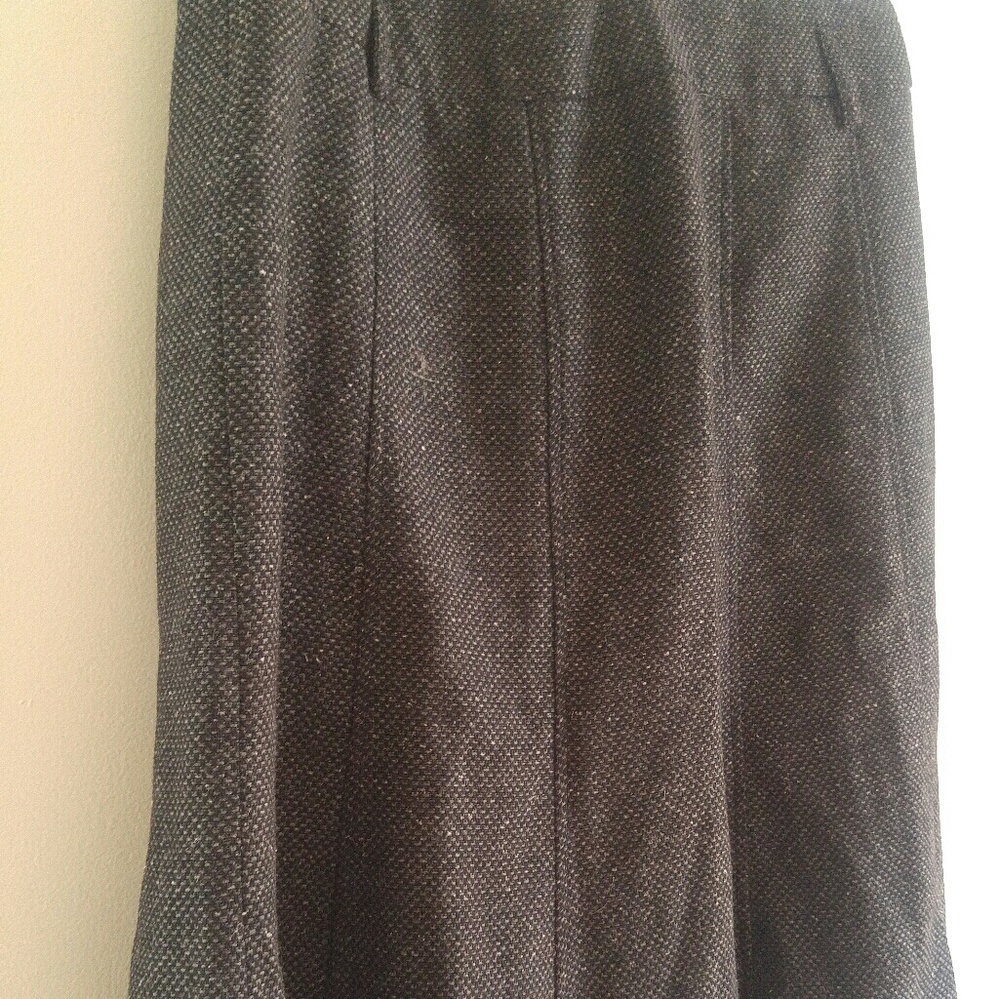 Knee-length tweed skirt