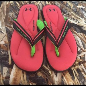 Under Armor 4-D foam flip-flops Like New size 7