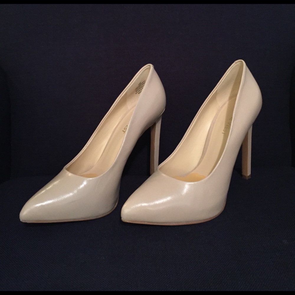 Nine West nude pump