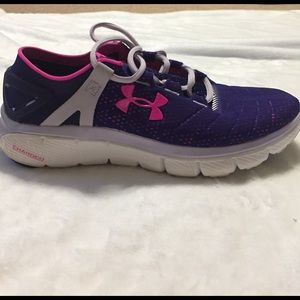 UNDER ARMOUR RUNNING SHOES SIZE 7.5