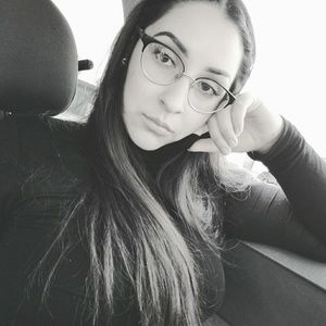 Meet your Posher, Emilia