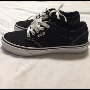 VANS CANVAS SHOES SIZE 7.5