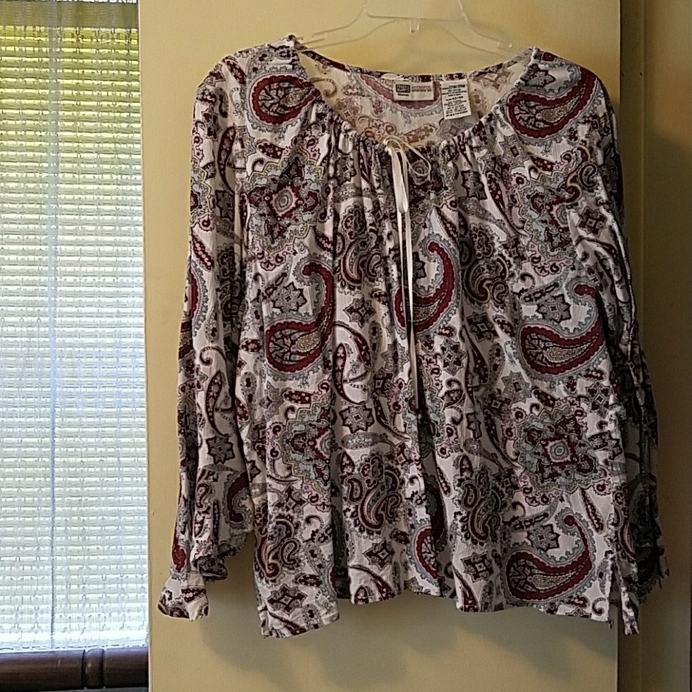 Flowy sleeve paisley tunic, size 22W-24W