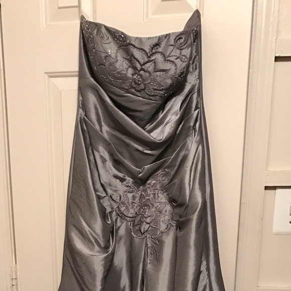 Mermaid flared silver formal gown - Picture 1 of 2