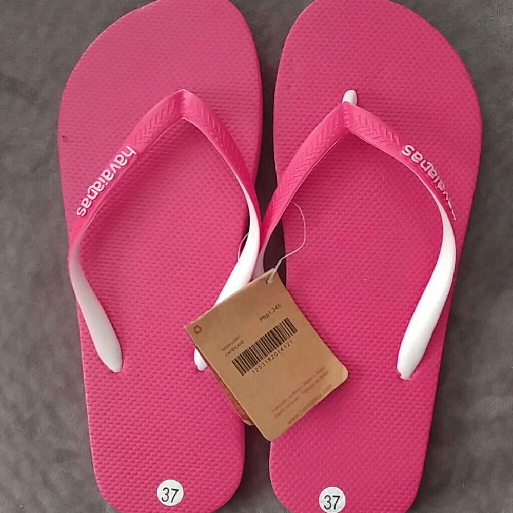Havaianas pink flip flops