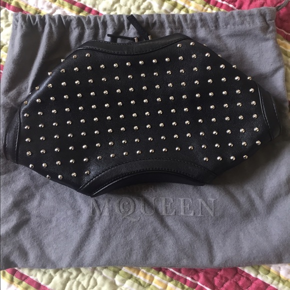 💥SOLD💥 Alexander Mcqueen De Manta studded clutch - Picture 2 of 4