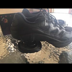 Z-Coil Pain Relief Footwear Freedom Black Men's 10