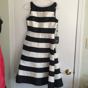 In excellent condition!  Adrianna Papell dress.