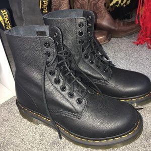 Dr. Marten's Black Pascal Virginia boots