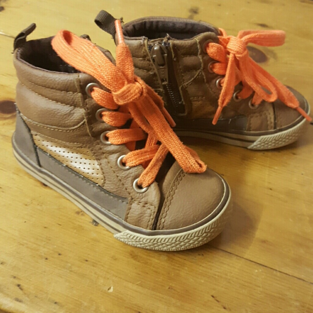 💕3 / $15💕GAP Sneakers