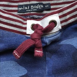 Mini Boden boys blue camo sweatpants size 6