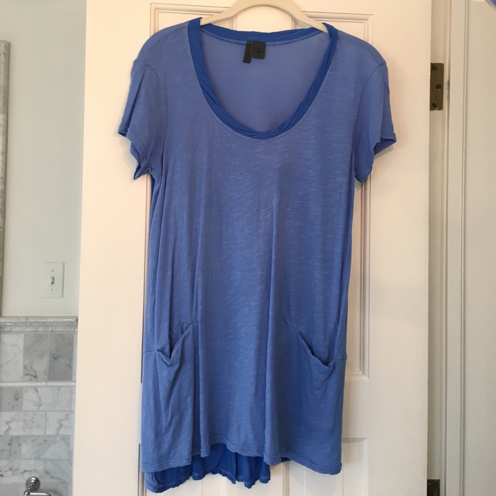 Tshirt with buttons on back