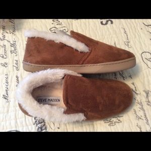 NWT Steve Madden Cozy Slippers NWT Steve Madden Cozy Slippers