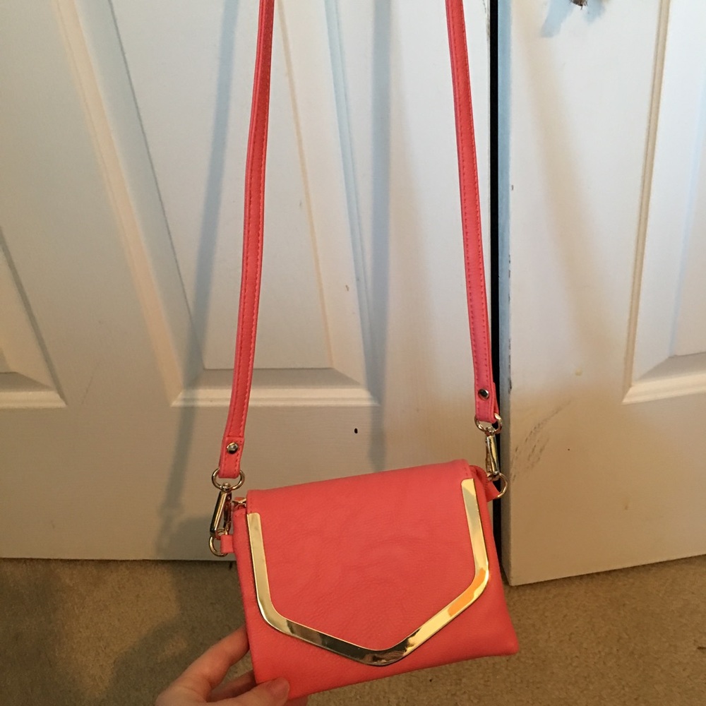 Crossbody/wristlet