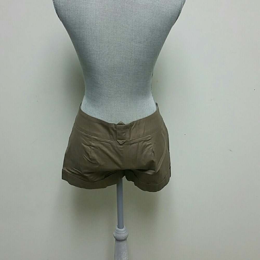 Safari Shorts - Picture 2 of 3