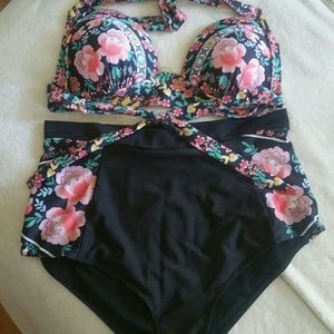 Flowered high-waisted bathing suit