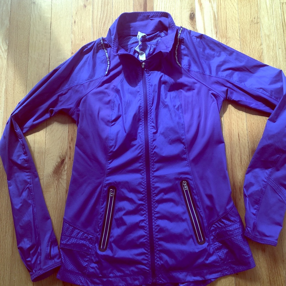 Light weight wind breaker