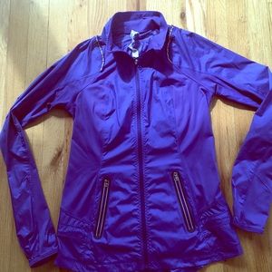 Light weight wind breaker