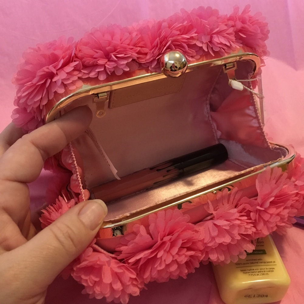 🎉HP x3🎉 Adorable pink petal purse - Picture 6 of 7