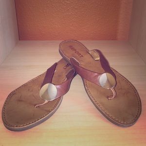 NWOT Report Brown Sandals w/ Gold Medallion Sz 6