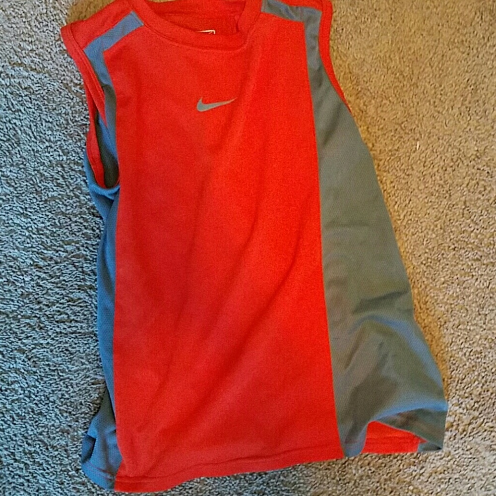 Nike boys large athletic sleeveless shirt