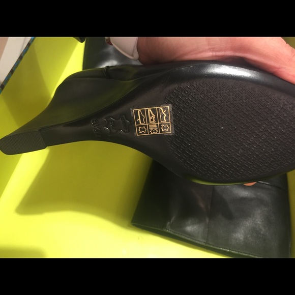 FLASH SALE 💢Tory burch linnett wedge boot - Picture 2 of 3