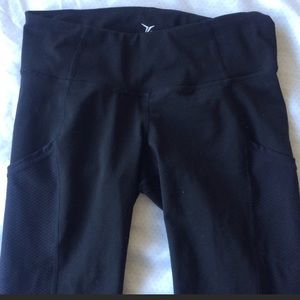 Black Old Navy Capri Leggings WITH POCKETS!