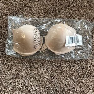 NWT! Victoria's Secret 32DD Push-Up