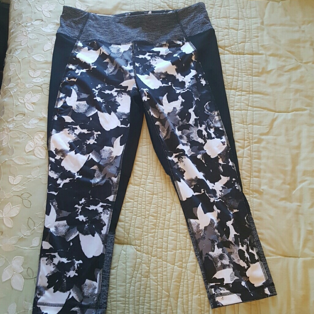 Black white and gray patterned workout capris