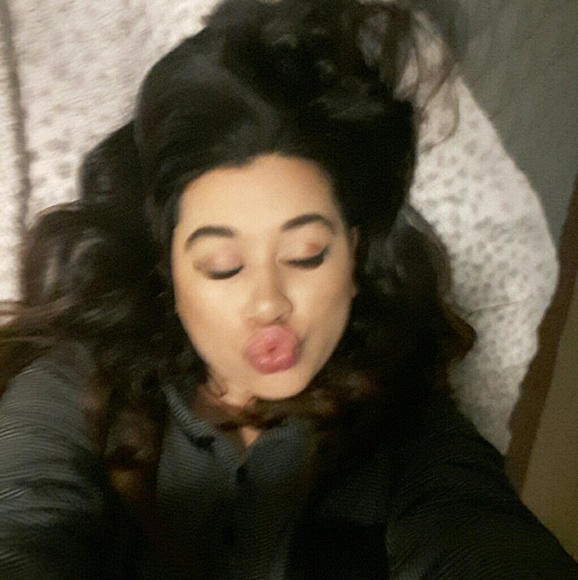 Meet your Posher, Estefania - Picture 1 of 1