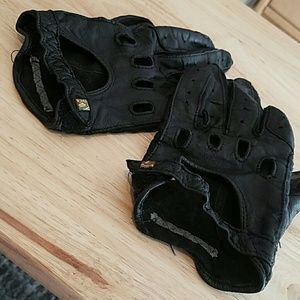 Leather riding gloves