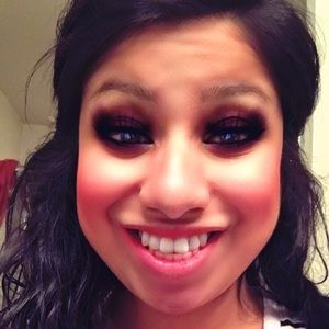 Meet your Posher, Paola