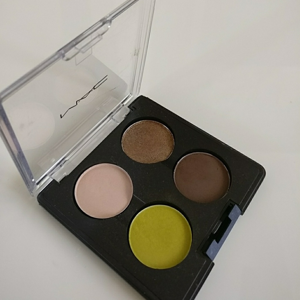⚠️SOLD merc - MAC Tempting Eye Shadow Quad - Picture 1 of 4