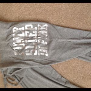 Pantalon De Lounge Victoria‘s Secret PINK "HOGS" Gris Avec Lettrage Rouge - Taille XS