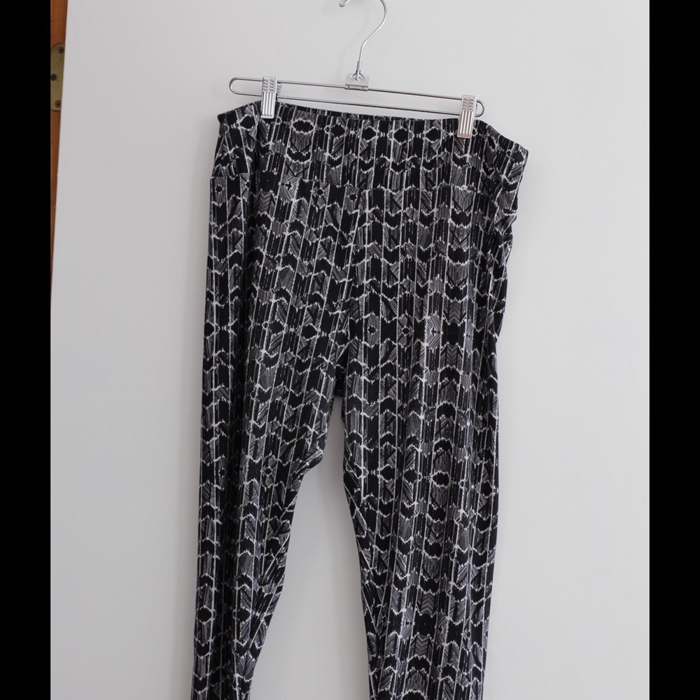 LuLaRoe Black & White Tall and Curvy leggings
