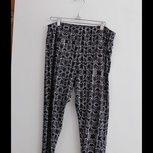 LuLaRoe Black & White Tall and Curvy leggings