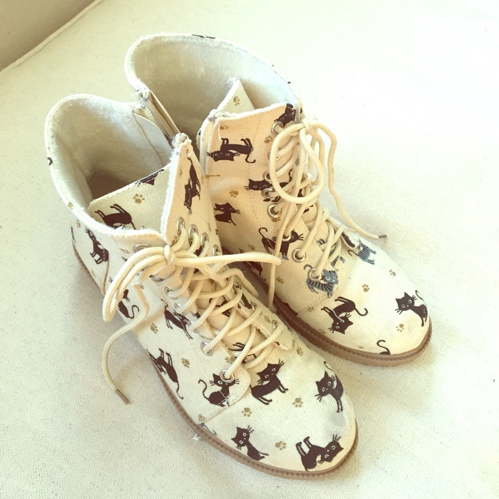 Lace-up kitty-cat ankle boots