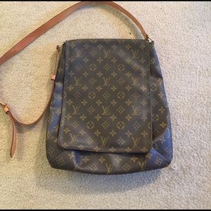 Louis Vuitton messenger bag purse