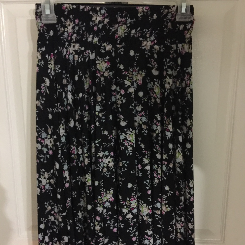 skirt - Picture 2 of 2