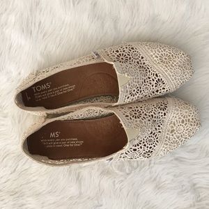 Toms size 8 classic slip on crochet shoes.