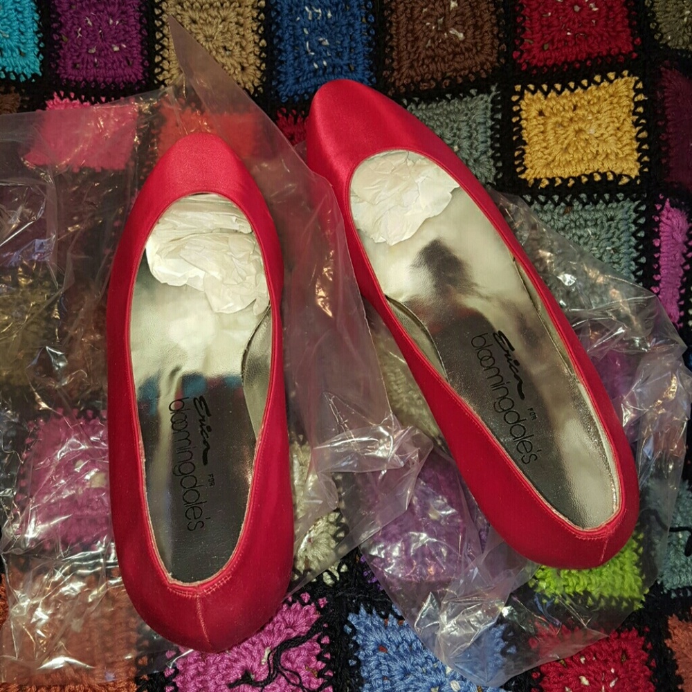 BNWT RED SEXY SATIN SILK KITTEN HEELS