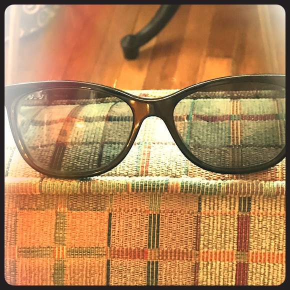 Authentic CHANEL sunglasses. Gently used. main image 5