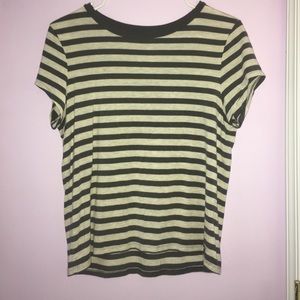 light gray on dark grey striped t-shirt//